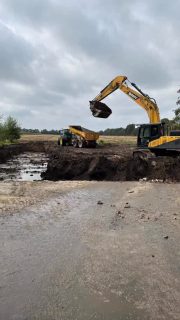 Endlich ist sie fertig! Unsere neue Siloplatte🌽
In den letzten Monaten war hier lange eine Baustelle und das Wetter hat nicht wirklich mitgespielt.🌧️🚧 Bis auf ein paar Kleinigkeiten ist die Baustelle jetzt beendet und wir freuen uns jetzt schon auf die Maisernte!😍 #siloplatte #fahrsilo #maisernte #silomachen🚜🚜👍☀️