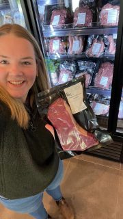 Vorstellungsrunde🥩
Wir zeigen euch heute mal ein paar edle Produkte aus unserem Kühlregal. Neben Steaks, Filet und Braten gibt’s noch mehr zu entdecken.
Kommt gerne vorbei!🤗 #steak #filet #braten #grill #schmoren